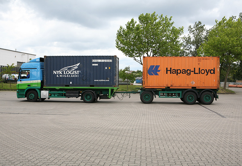 Hängerzug mit Container-Flat und Container-Anhänger
